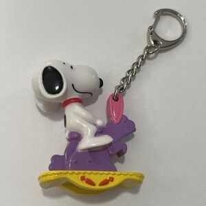 Peanuts Snoopy Riding Easter Bunny Vintage Collectible Keychain 2.5"‎